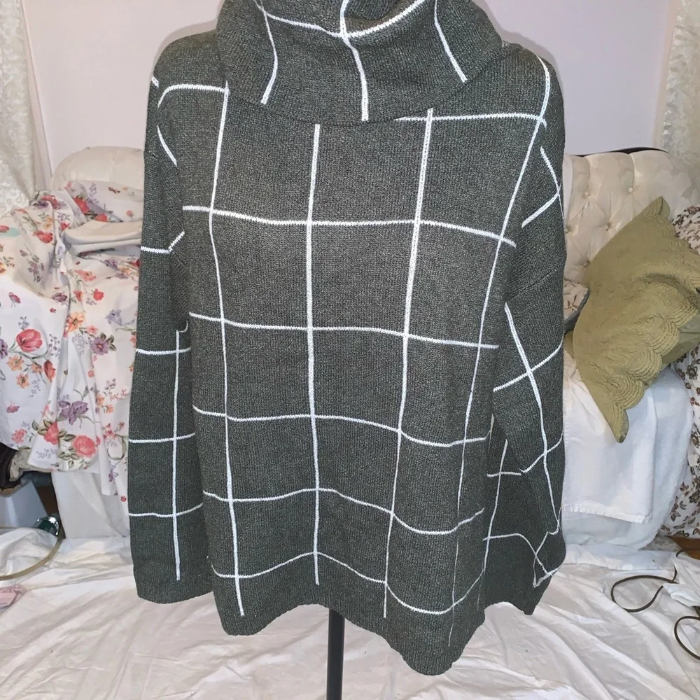 Sweater - Picture 5 of 5